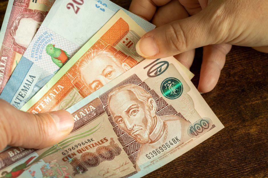 Desde principios de año, a los jubilados del Estado se les incrementaron las pensiones; ahora se impulsa un bono en su favor. (Foto: Archivo/Soy502)