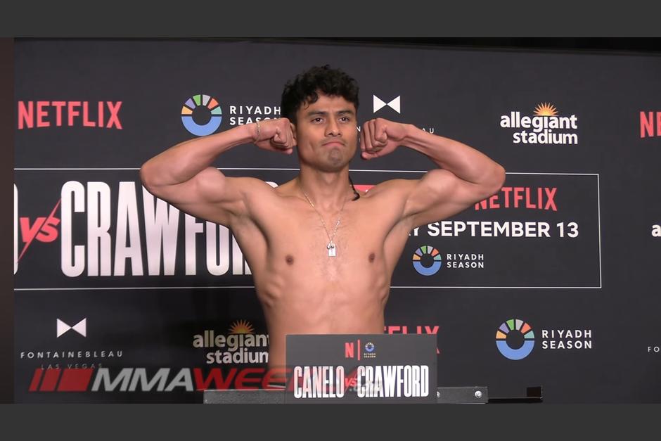 El boxeador guatemalteco no tuvo problema con la báscula. Pesó 167 libras. (Foto: Redes Sociales)