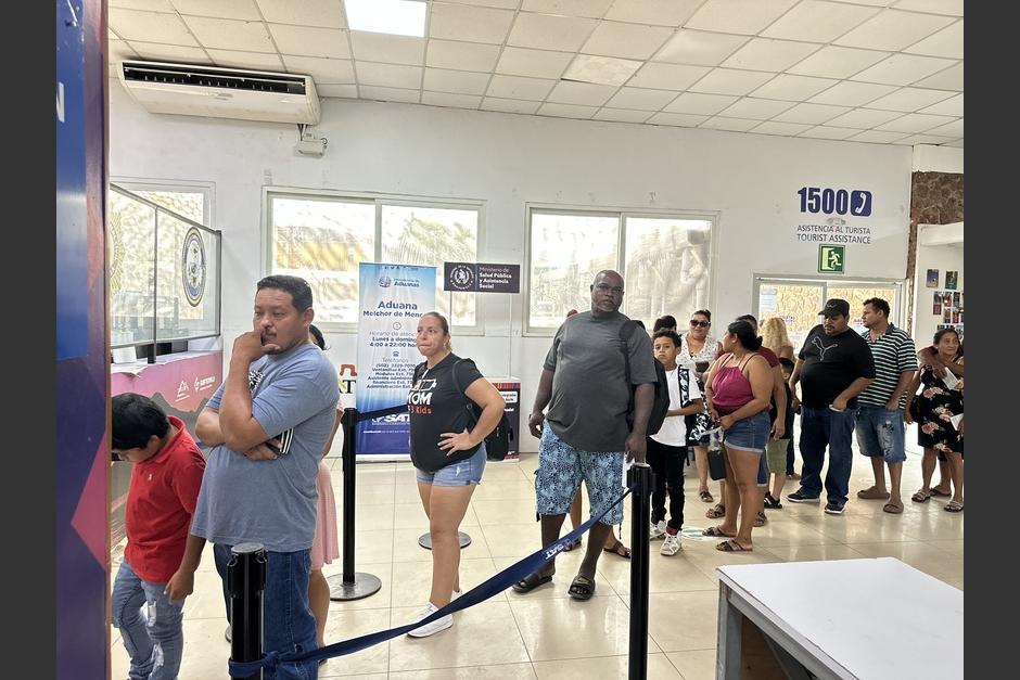 Se calcula que 2 mil 500 personas pasan a diario de un país a otro. (Foto: Roberto Morales/Colaborador)