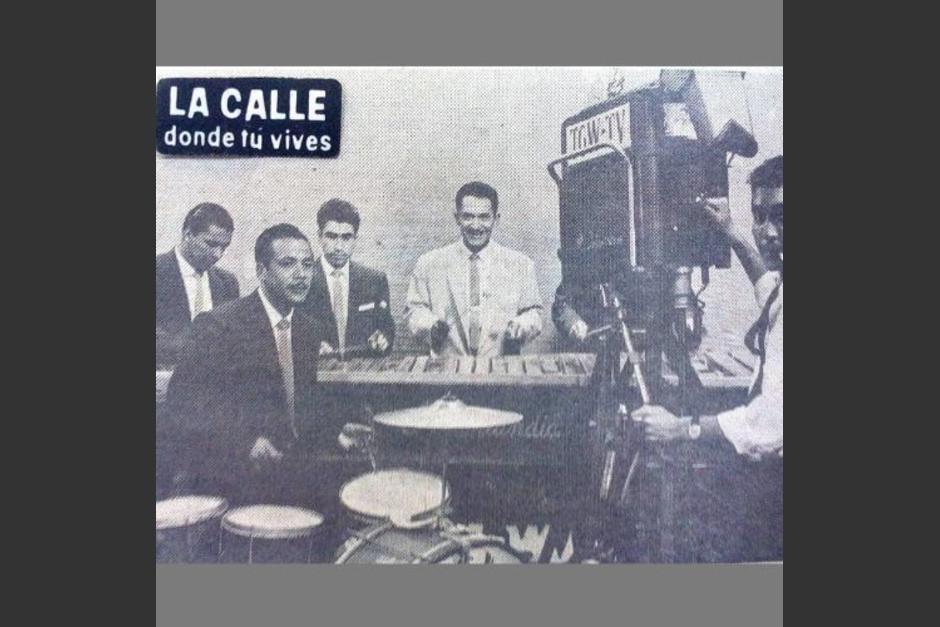 Un conjunto de marimba dentro del set del Canal 8, TGW TV, que transmitía desde el Palacio Nacional de la Cultura. (Foto: Facebook La calle donde tú vives)