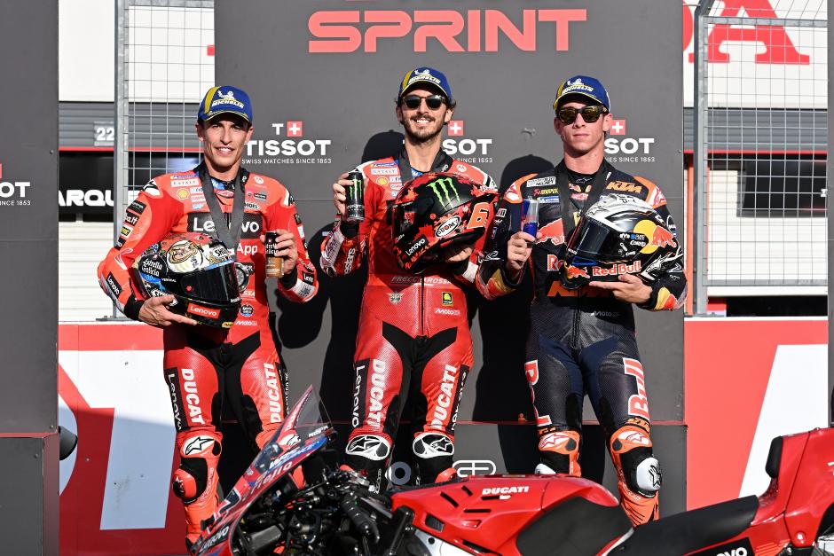 Bagnaia ganó la esprint, pero el segundo lugar de Marc Márquez lo acercó a su séptimo título. (Foto: AFP)