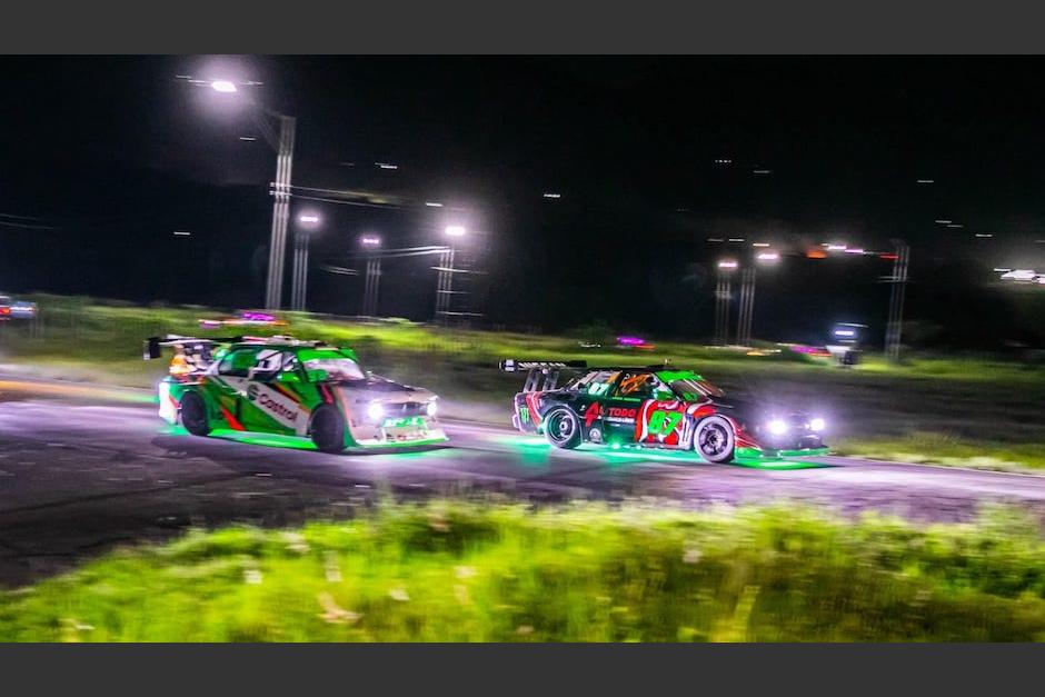 Las carreras nocturnas se han convertido en icónicas del Campeonato Nacional El Jabalí – Botoneta 2025. (Foto: Cortesía)