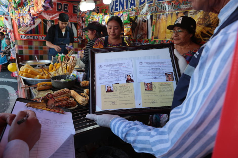 Debes de llevar algunos documentos para tramitar el carné en algún centro de salud. (Foto: cortesía MSPAS)