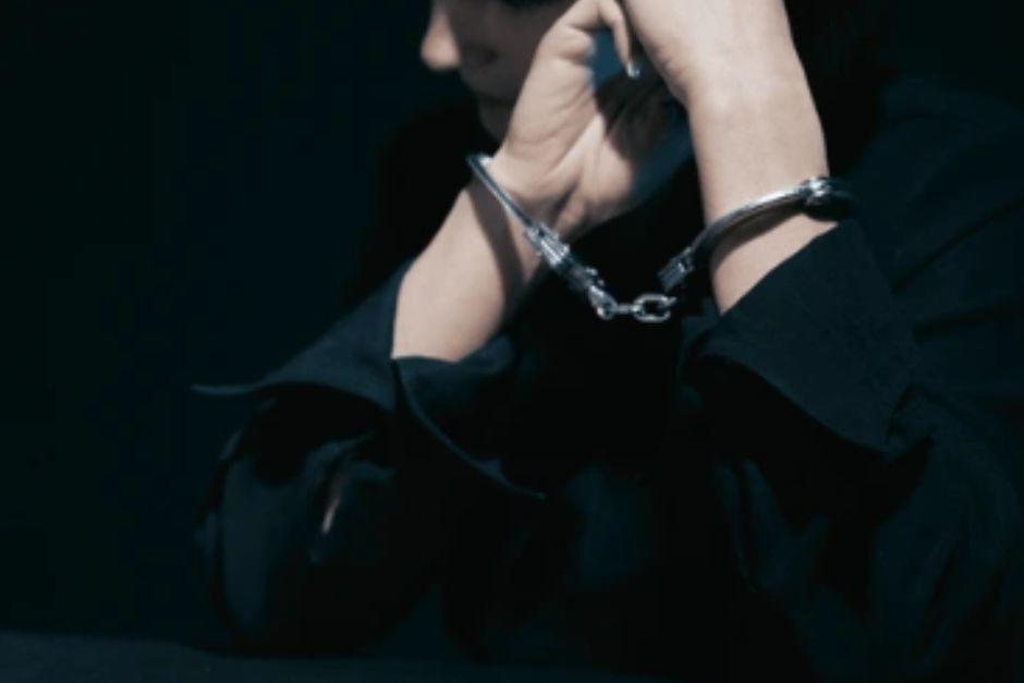 Mujer detenida por extorsión es ligada a proceso. (Foto ilustrativa: Shutterstock)