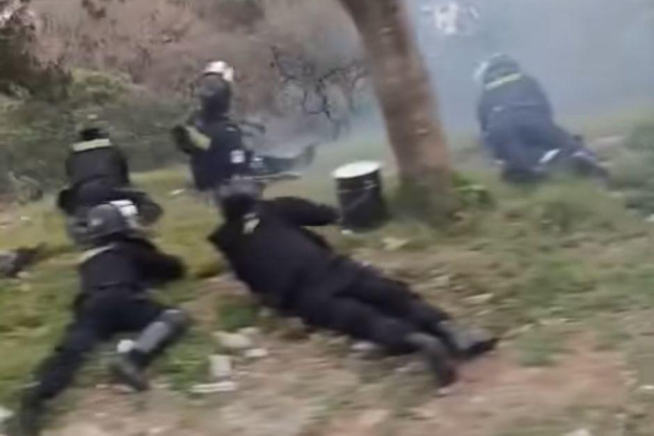 Los policías se enfrentaron a sujetos armados este lunes. (Foto: Captura de video)