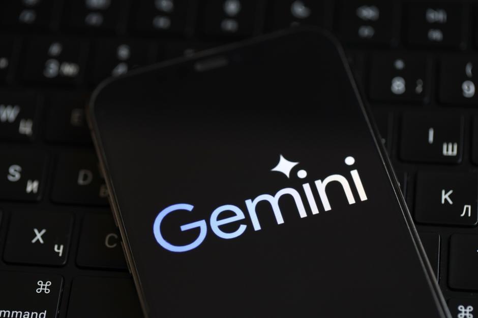 Google señaló que ha entrenado a Gemini para evitar actuar como una compañía humana. (Foto: Shutterstock)