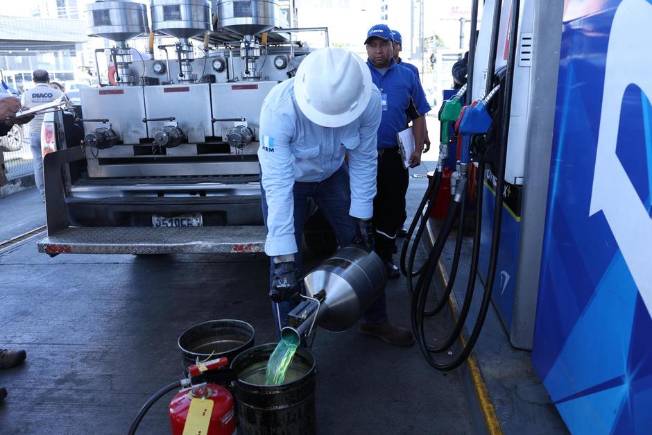 Las inspecciones se intensifican pero el precio de los combustibles sigue en aumento. (Foto: Diaco / Soy502)