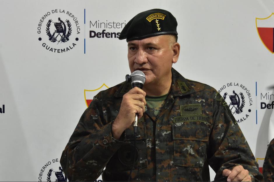 Julio Tarecena Garavito, de la brigada de Comunicaciones del Ejército, explicó detalles del ataque en contra de Digecam. (Foto: Estuardo Paredes / Soy502)