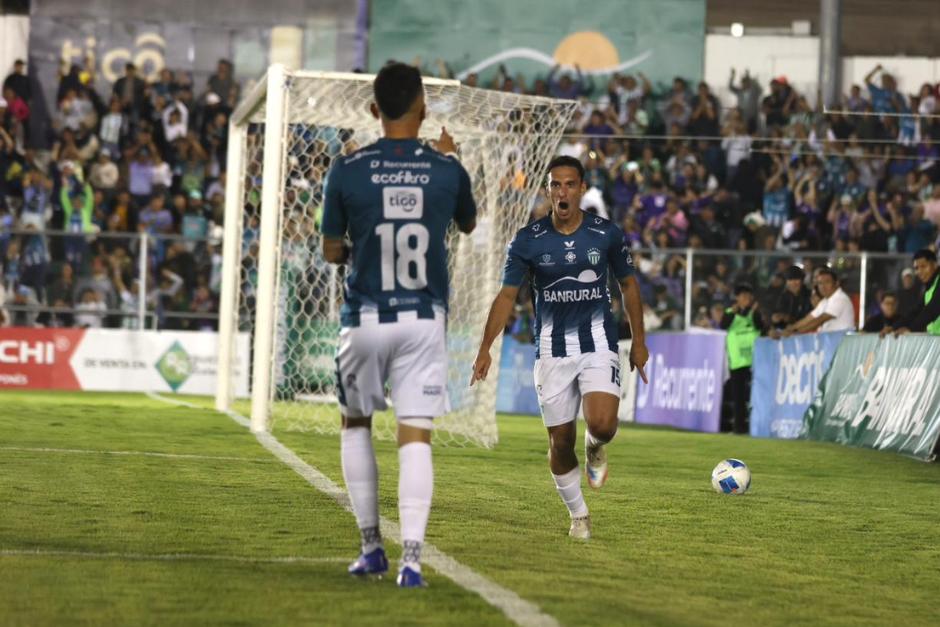 El delantero argentino Agustín Maziero gritó el gol con todo. (Foto: Juan Manuel Mijangos / Nuestro Diario)