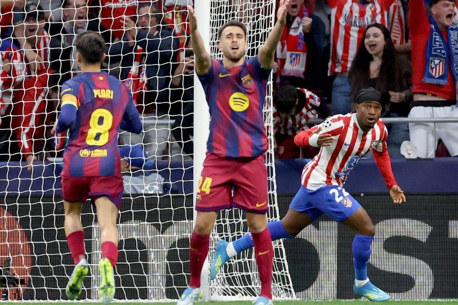 Ademola Lookman fue el gran héroe de los rojiblancos al anotar el gol que les dio la clasificación a semifinales. (Foto: AFP)