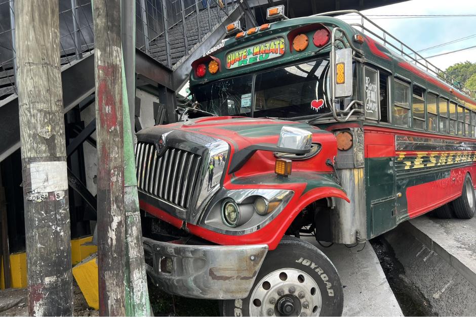 Personas heridas y con crisis nerviosa fue el resultado de este accidente. (Foto: PMT Villa Nueva)