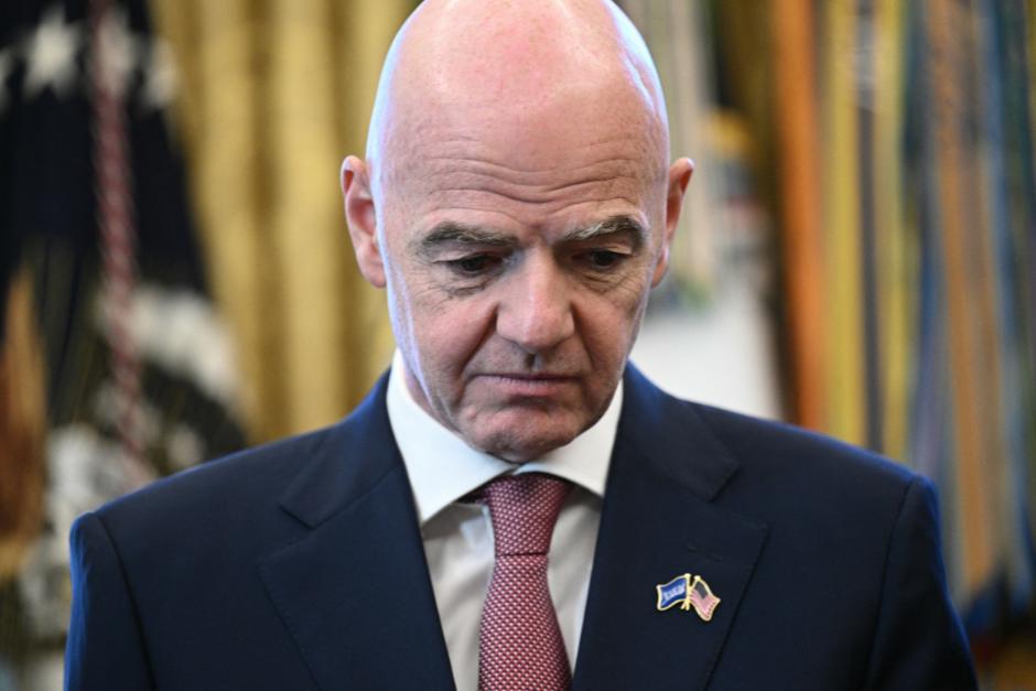 Gianni Infantino retiró el proyecto, pero las críticas a su gestión continúan. (Foto: AFP) 