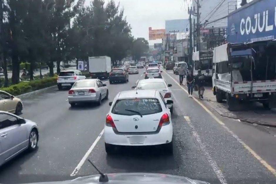Taxistas se dirigen por la calzada Roosevelt hacia el Centro Histórico. (Foto: Redes sociales)