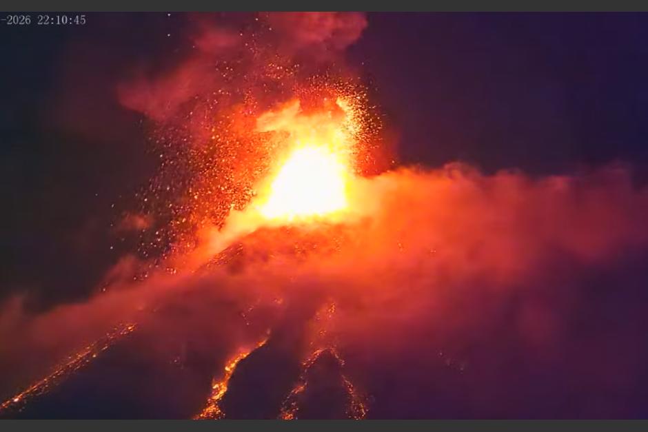 La actividad del volcán sigue aumentando. (Foto: captura de video)