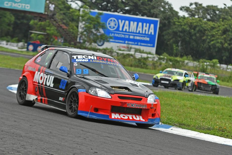 Juanes Morales compite en el Campeonato Nacional guatemalteco, al mando de un Honda Civic EK. (Foto: Marco Morales) 