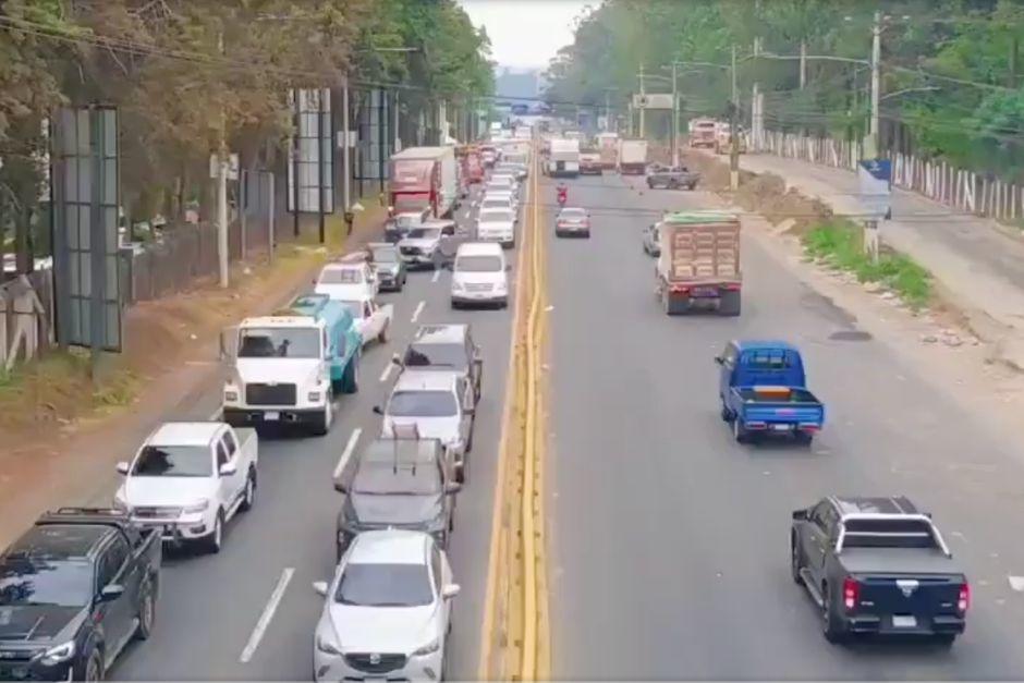 El tránsito se ha visto afectado debido al percance vial. (Foto: Captura de video)