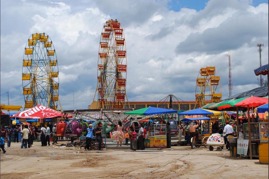 Diversos atractivos son de diversión para grandes y chicos cada año en la feria. (Foto: Bernardo Montúfar)