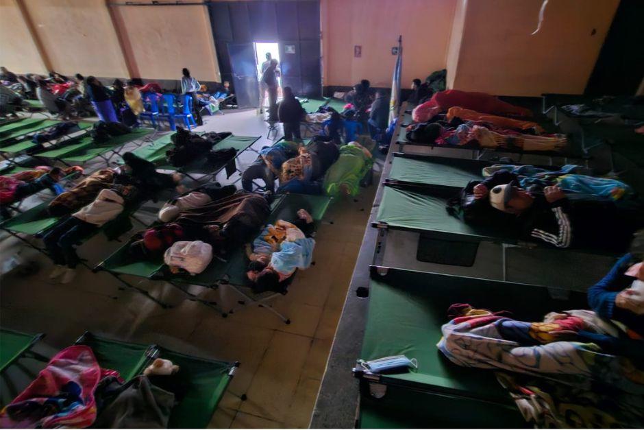 La secretaria Ejecutiva de la Conred reportó más de 1 mil 600 personas albergadas por la actividad del volcán de Fuego. (Foto: Estuardo Paredes/Colaborador)