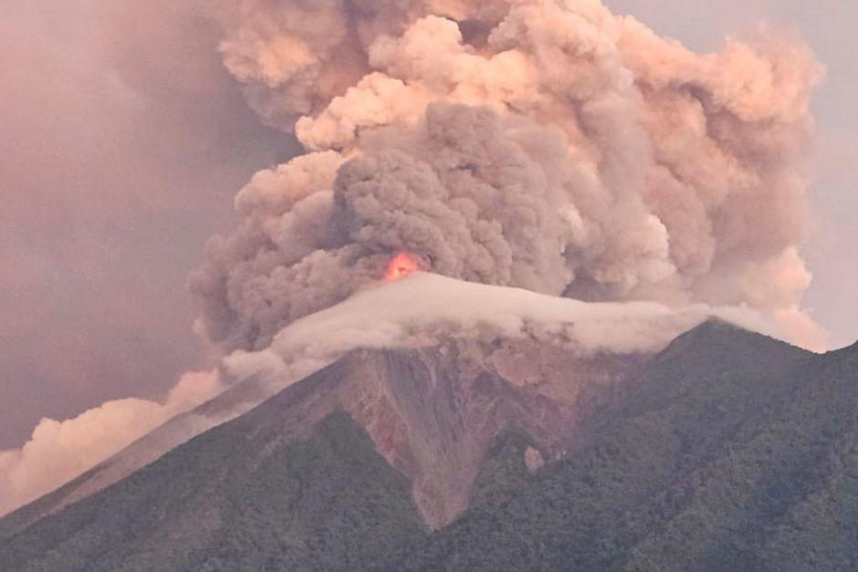 El volcán de Fuego continúa con su intensa actividad este martes 4 de agosto. (Foto: Estuardo Paredes/Colaborador)