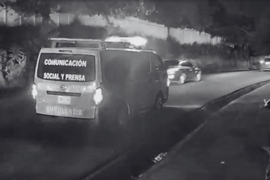 Un cuerpo sin vida fue encontrado en una cuneta, en la zona 11 de Mixco. (Foto: CBM)