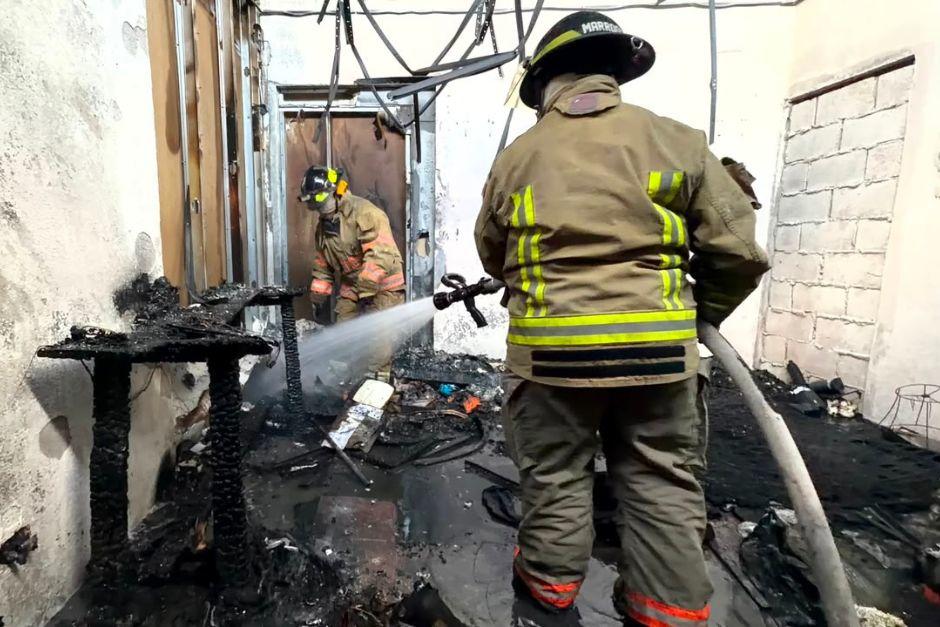 El incendio alcanzó a dos caninos y uno de ellos falleció. (Foto: CVB)