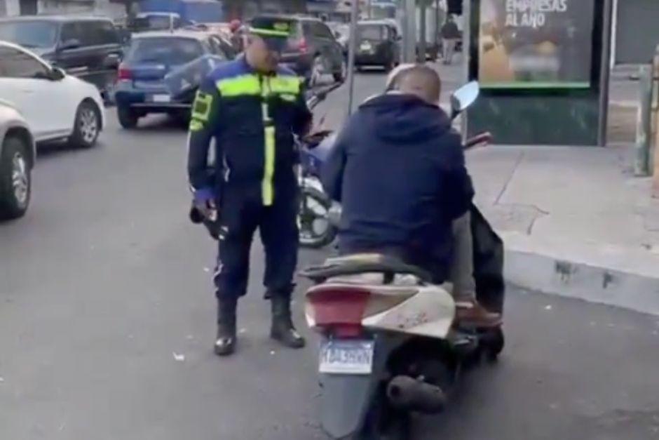 Las autoridades de tránsito le retiraron el vehículo a un motorista. (Foto: Captura de video de PMT)