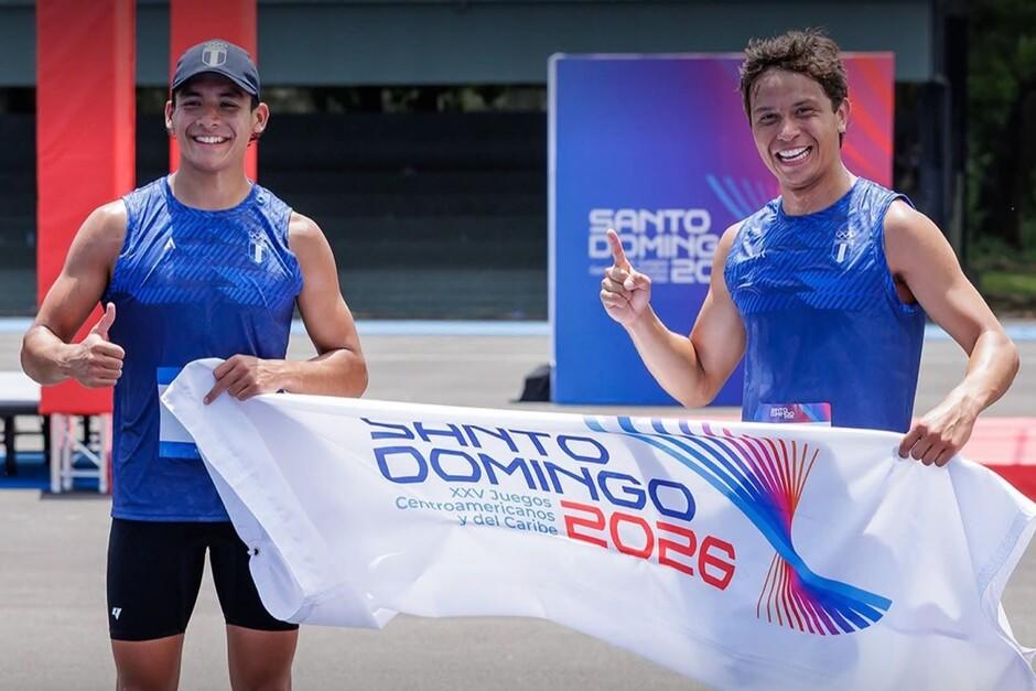 Ochoa y García celebran una jornada dorada para el pentatlón moderno guatemalteco. (Foto: redes sociales)