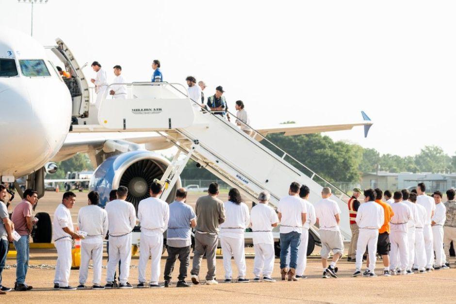 Los deportados serán ubicados en su país de origen para solventar sus sanciones. (Foto vía: Nuestro Diario)