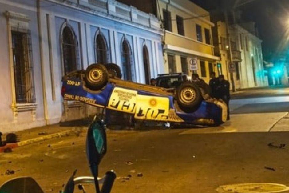 Según información preliminar la motocicleta transitaba a excesiva velocidad e ignoró la luz roja del semáforo. (Foto: vía Amilcar Montejo)