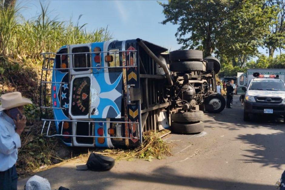 Varias personas fueron víctimas del percance vial ocurrido este lunes. (Foto: Asonbomd)