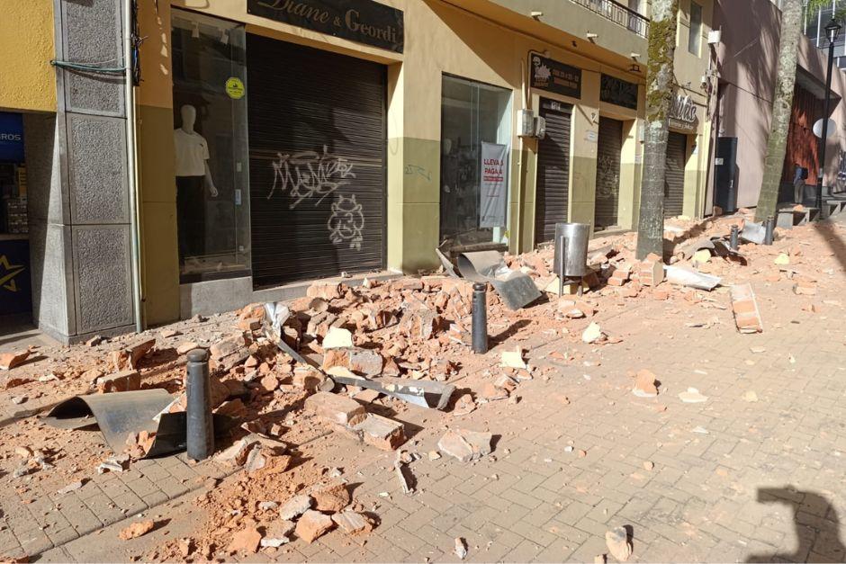 El terremoto ha dejado daños materiales y posibles víctimas. (Foto: Redes sociales)