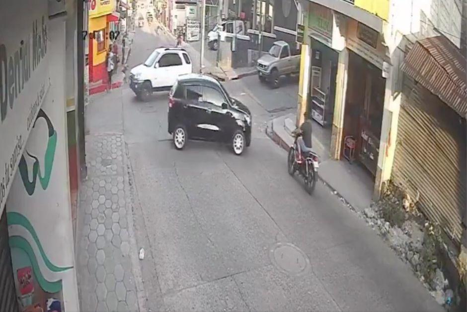 El percance vial se registró en Cobán, Alta Verapaz. (Foto: Captura de video)