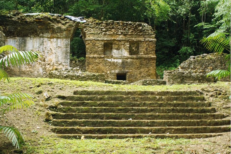 En el sitio hay monumentos tallados con registros completos de las dinastías mayas. (Foto: Archivo)