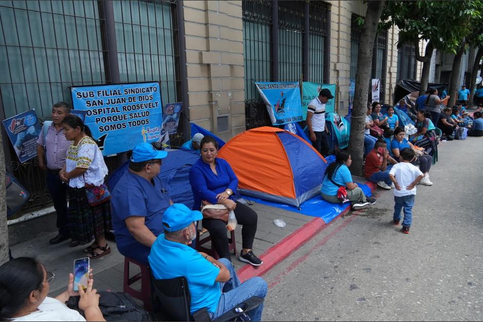 En la parte trasera del Congreso de la República el paso vehicular se encuentra cerrado. (Foto: Wilder López/Soy502)