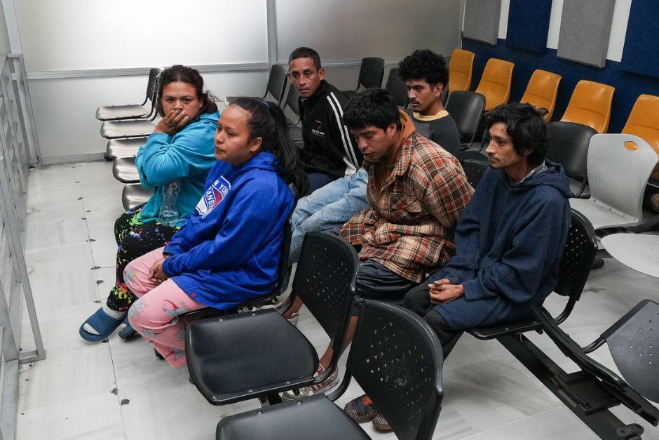 Seis personas fueron capturadas en San José Pinula tras liberarse a una mujer de 54 años retenida por el Comando Antisecuestros de la PNC. (Foto: Wilder López/Soy502)