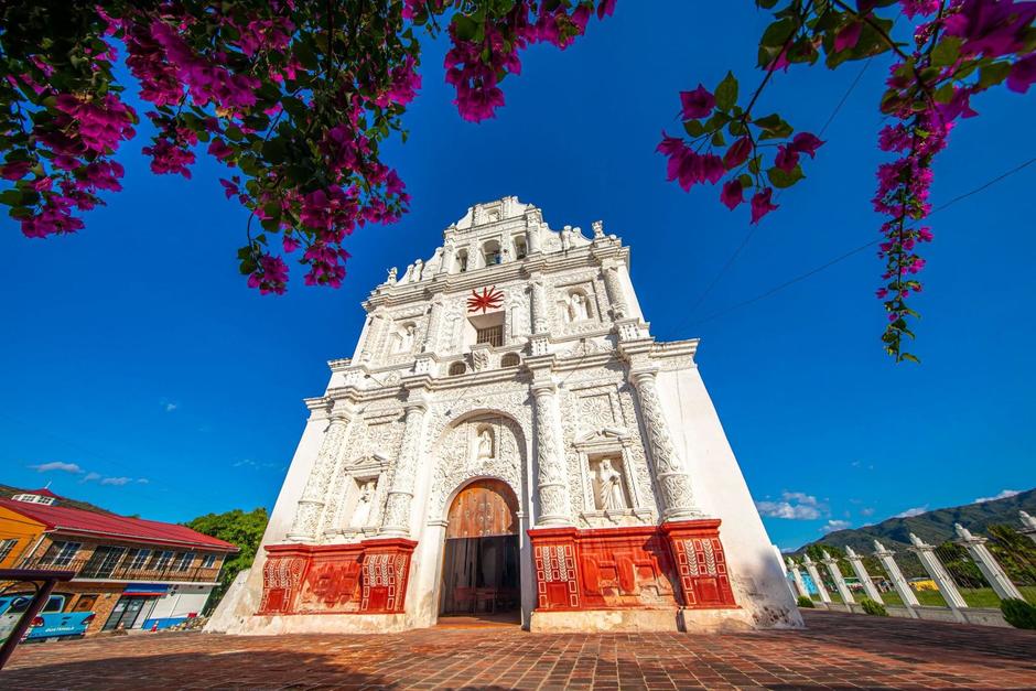 La iglesia de San Cristóbal Acasaguastlán combina fe, arte y legado colonial. (Foto: INGUAT)