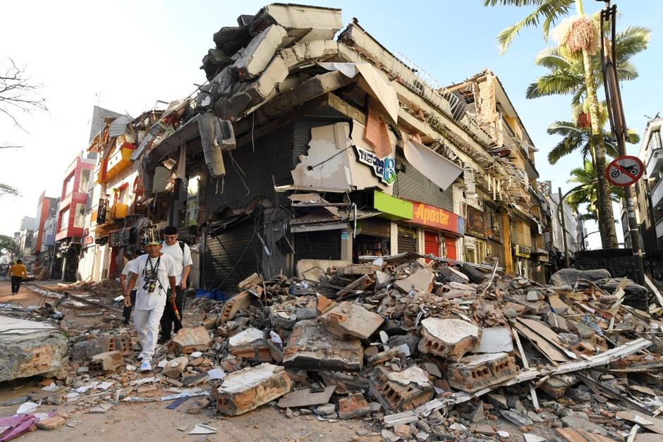 Más de 180 muertos y más de 1,300 heridos es el saldo del devastador terremoto en Colombia. (Foto: AFP)