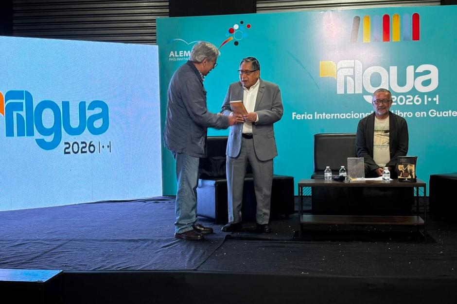 Su obra más reciente, publicada por la Editorial Universitaria, fue presentada en la pasada edición de Filgua. (Foto: FB Francisco Morales Santos)