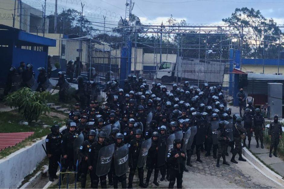 La requisa dejó varios hallazgos este sábado 15 de agosto. (Foto vía: Ejército de Guatemala)
