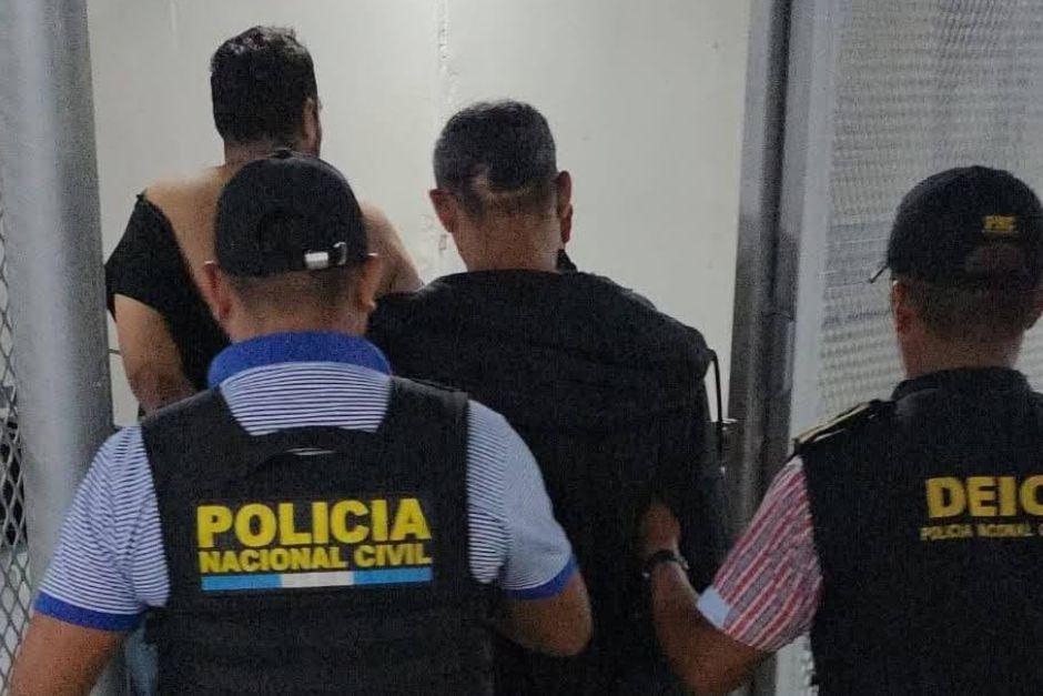 Tras una persecución policial la PNC logró la captura de presuntos sicarios. (Foto vía: Policía Nacional Civil)