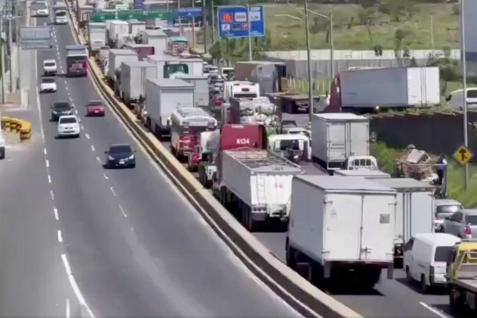 El tránsito es lento con dirección hacia el sur del país. (Foto: Captura de video/PMT de Villa Nueva)