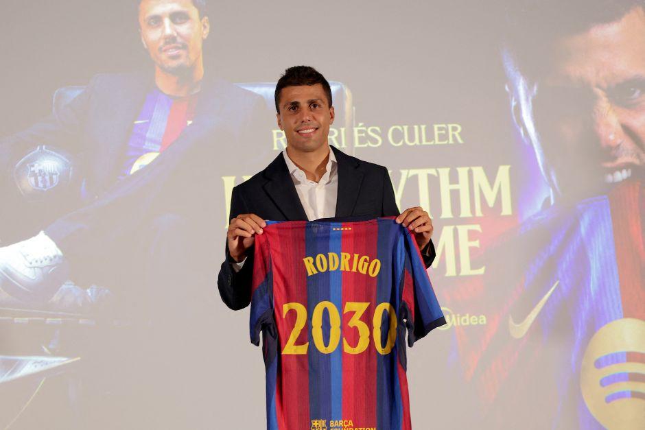 Hernández firmó un contrato hasta junio del 2030 con los culés. (Foto: AFP)