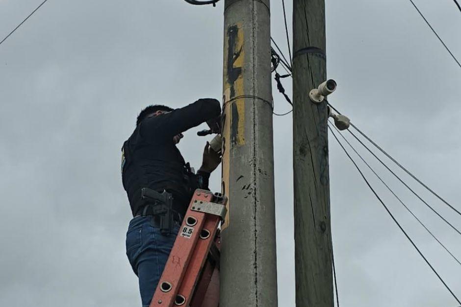 Cámaras clandestinas fueron colocadas por presuntos terroristas en Ciudad Quetzal. (Foto: PNC)