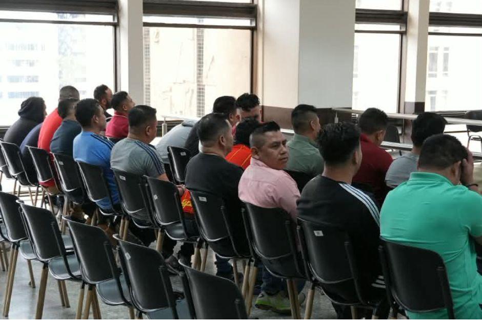 Tras haberse suspendido por décima tercera ocasión, la audiencia de revisión de medida y reforma de delito de los 25 guardias del SP se desarrolla a puerta cerrada. (Foto: Wilder López/Soy502)