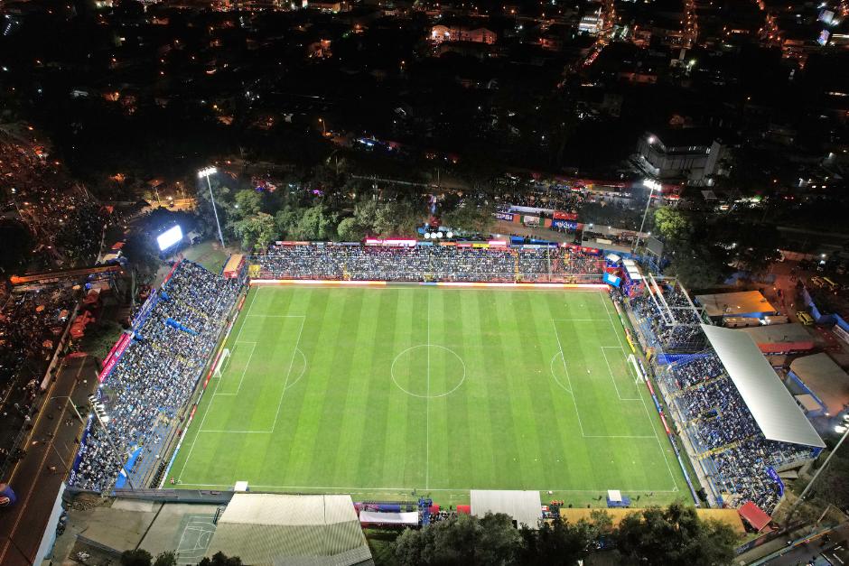 Guatemala jugó dos partidos de eliminatoria mundialista en el estadio de El Trébol el año pasado. (Foto: Archivo)