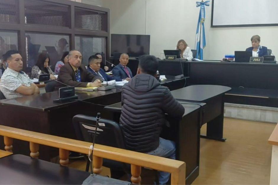 Socorristas declaran ante el tribunal las emergencias atendidas para dos víctimas de presuntas ejecuciones extrajudiciales en el caso Itzapa. (Foto: Cortesís/Soy 502)