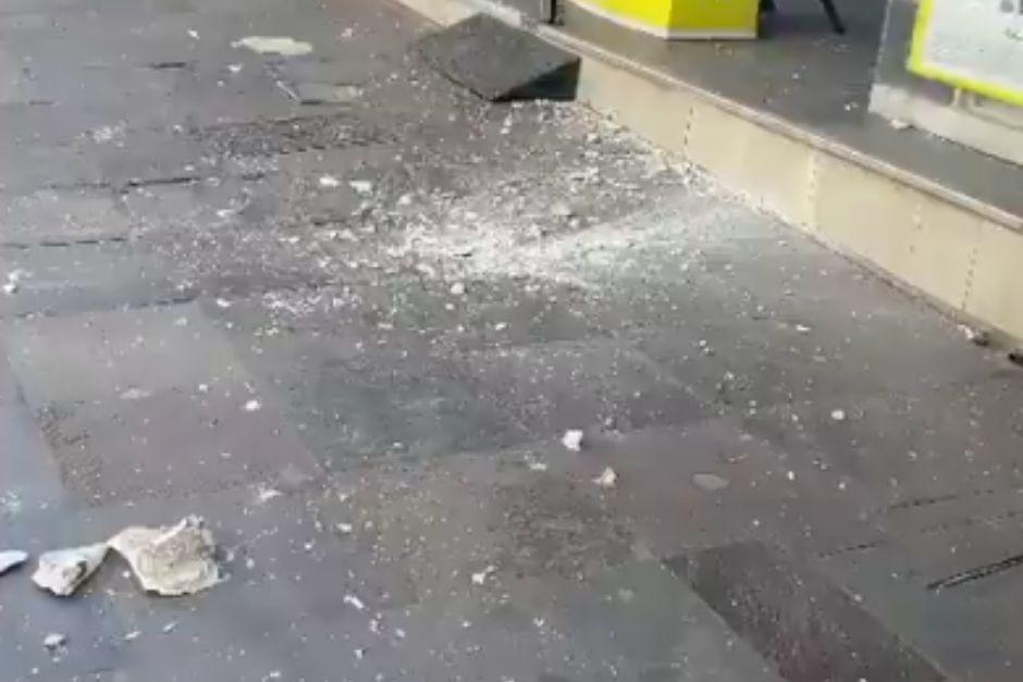 Algunos inmuebles han sufrido leves daños estructurales. (Foto: Captura de video)