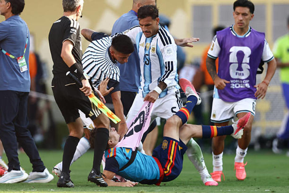 Leandro Paredes fue el futbolista más castigado por la FIFA por los incidentes en la final del Mundial. (Foto: AFP)