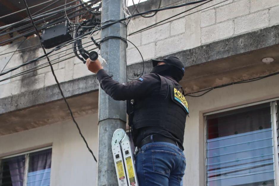 Las cámaras grababan las calles y movimientos de los vecinos del sector. (Foto vía: Policía Nacional Civil)