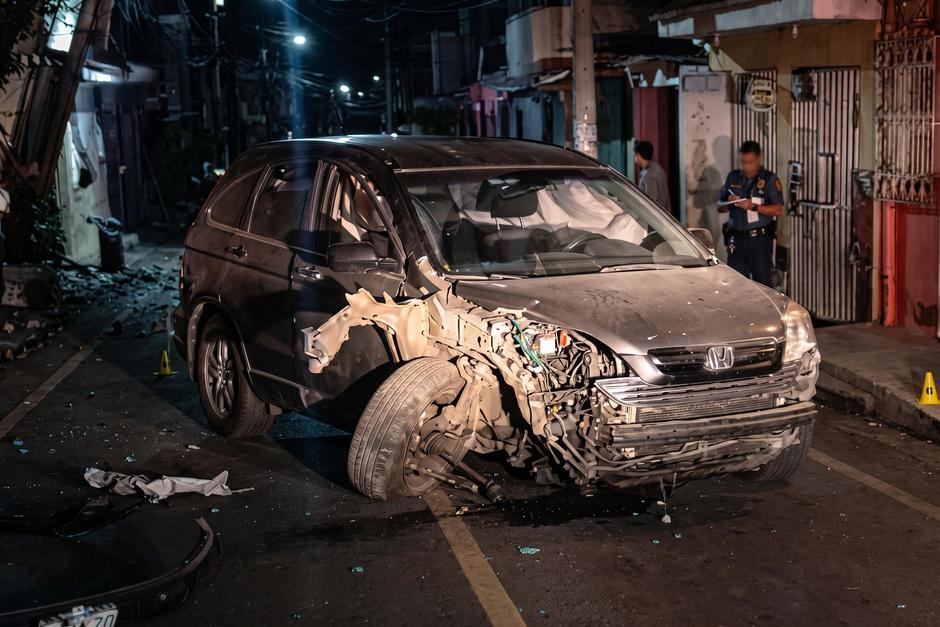 El transporte sufrió severos daños luego de impactar contra un poste. (Foto vía: PMT, Villa Nueva)